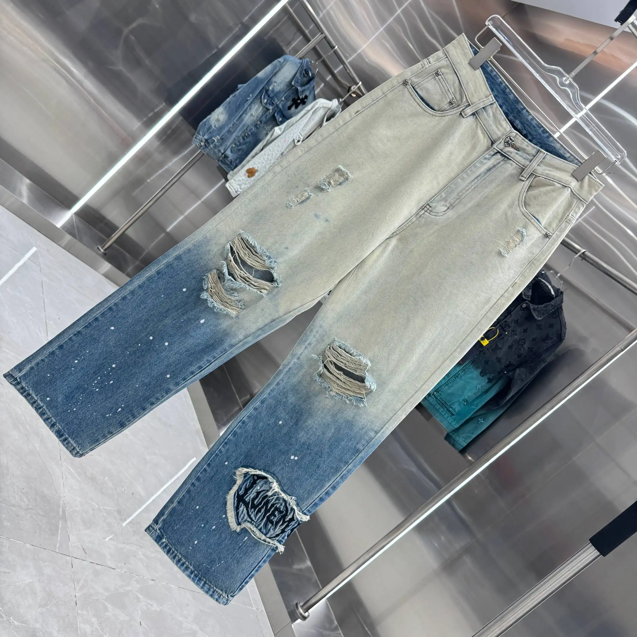 Distressed Ombré Straight-Leg Jeans D20519157 — view 3