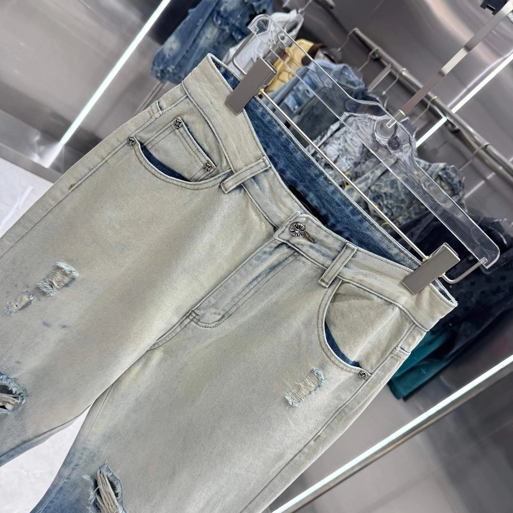 Distressed Ombré Straight-Leg Jeans D20519157 — view 4