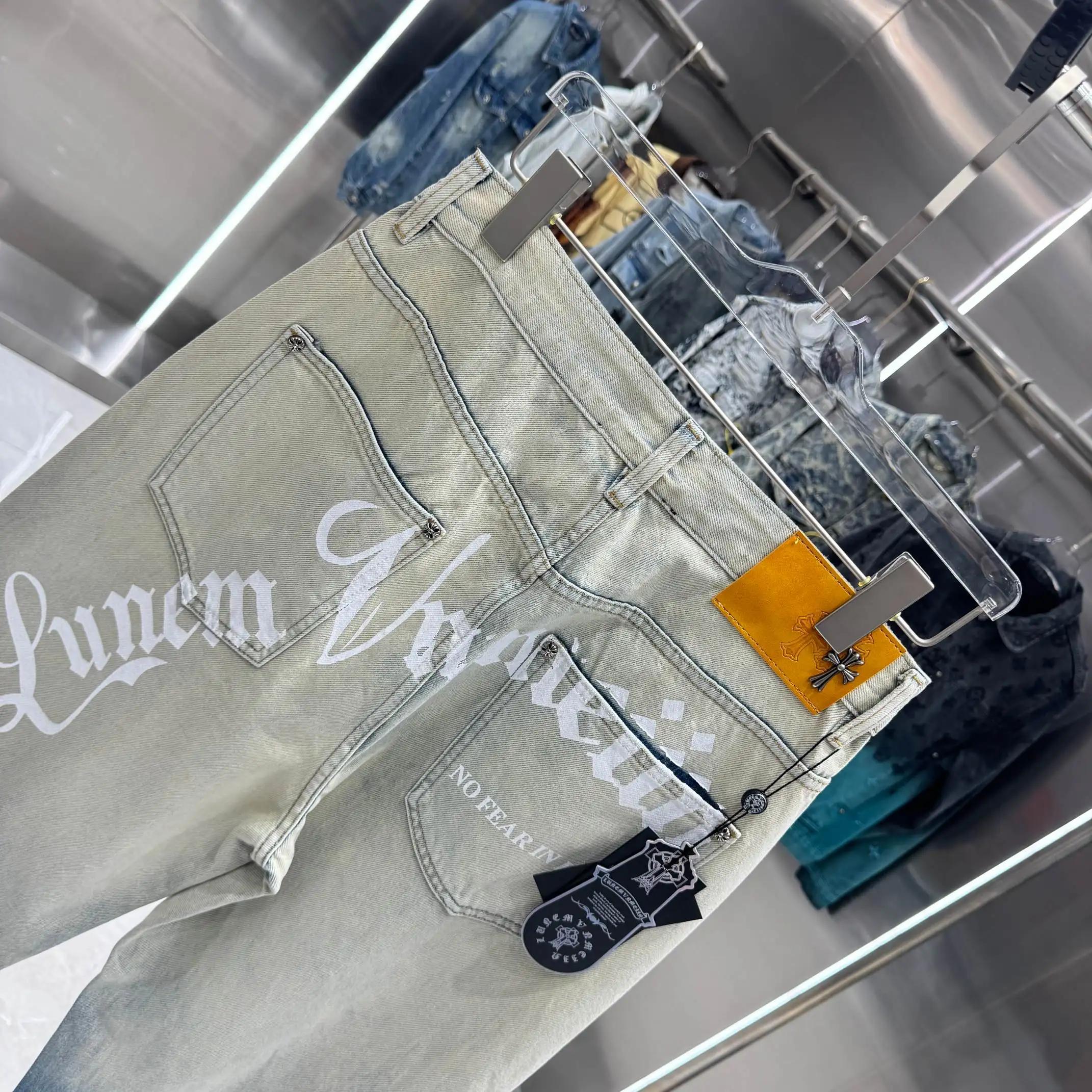 Distressed Ombré Straight-Leg Jeans D20519157 — view 5