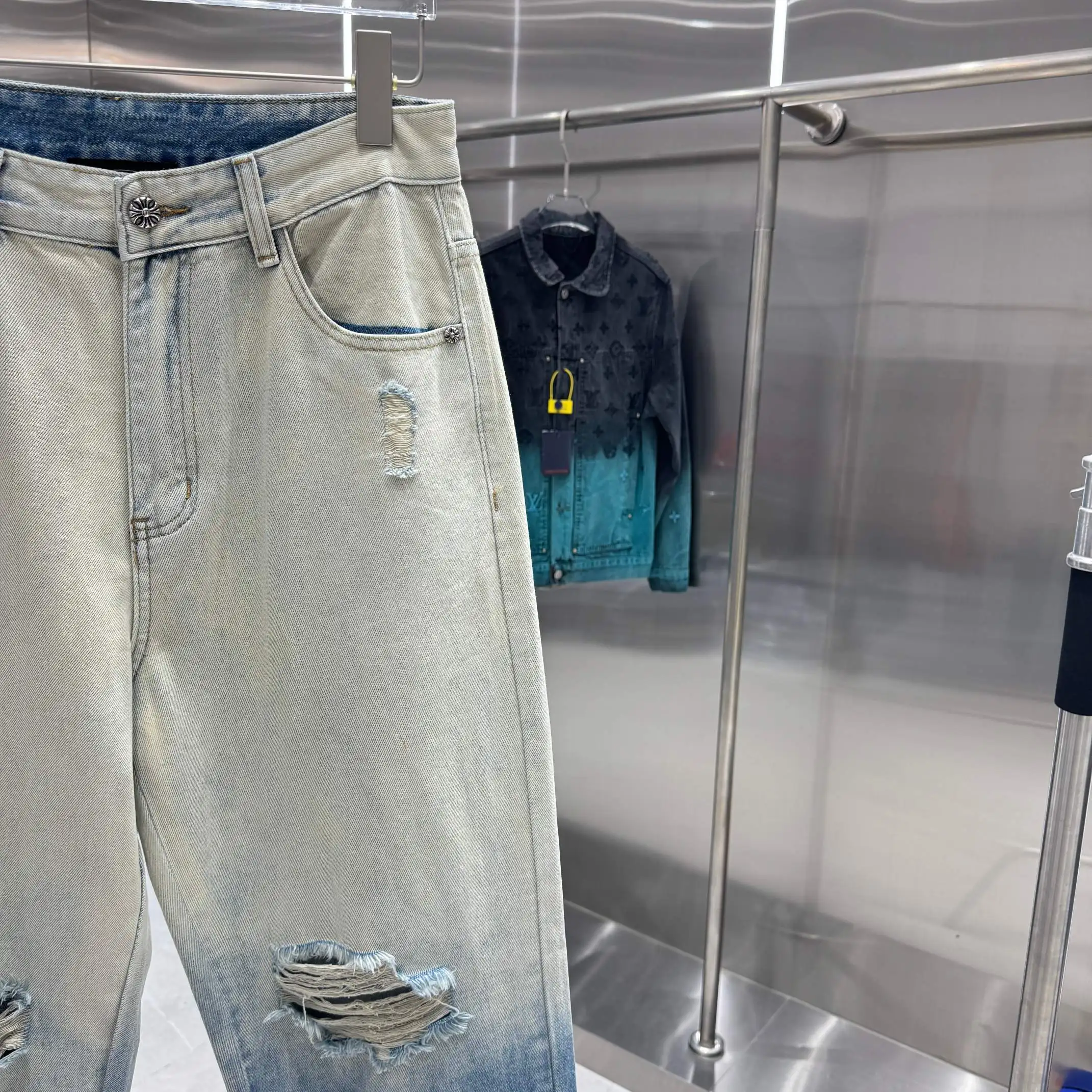 Distressed Ombré Straight-Leg Jeans D20519157 — view 7