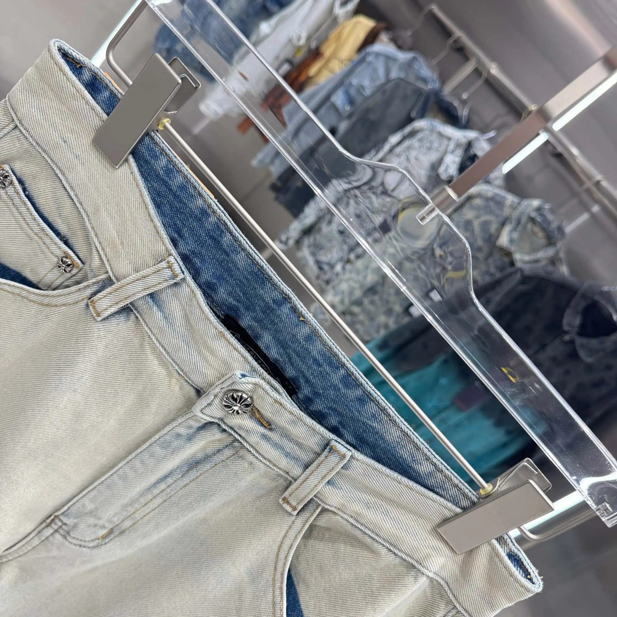 Distressed Ombré Straight-Leg Jeans D20519157 — view 8