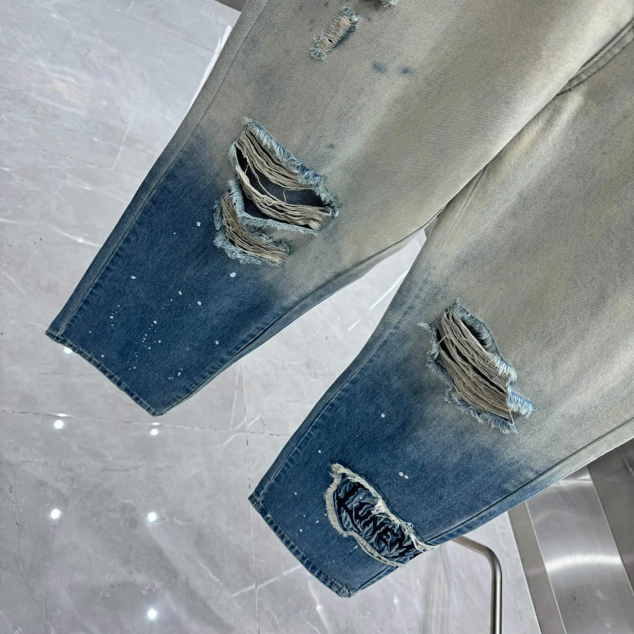 Distressed Ombré Straight-Leg Jeans D20519157 — view 9