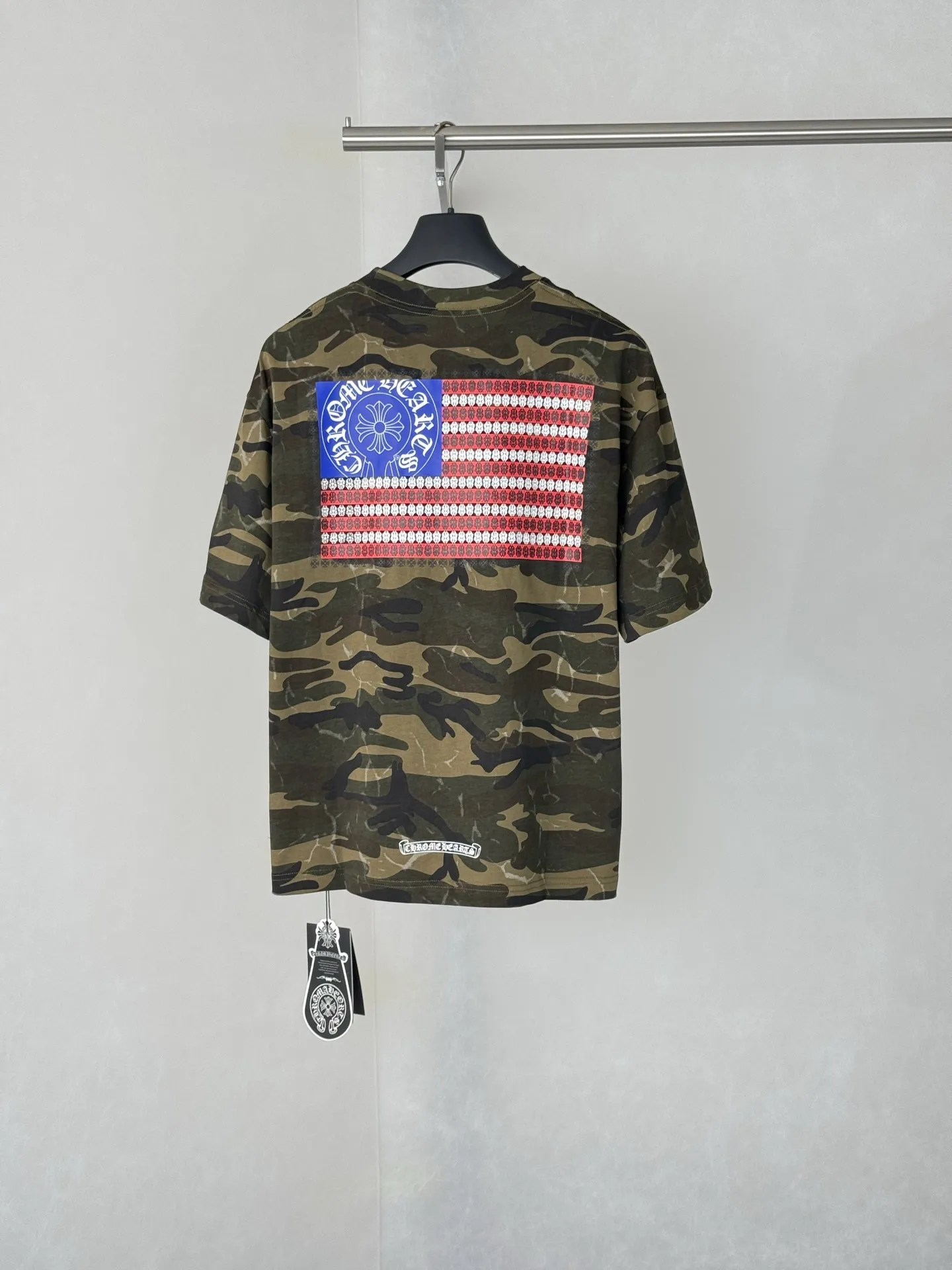 Camo Flag Horseshoe Pocket T-Shirt D20518668 — view 2