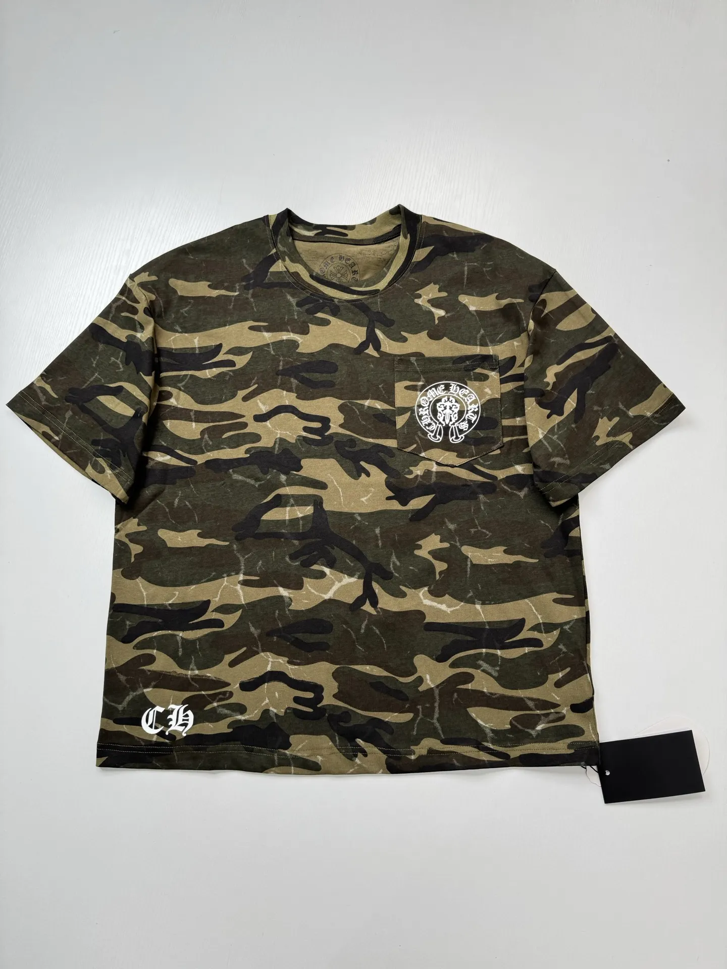 Camo Flag Horseshoe Pocket T-Shirt D20518668 — view 3