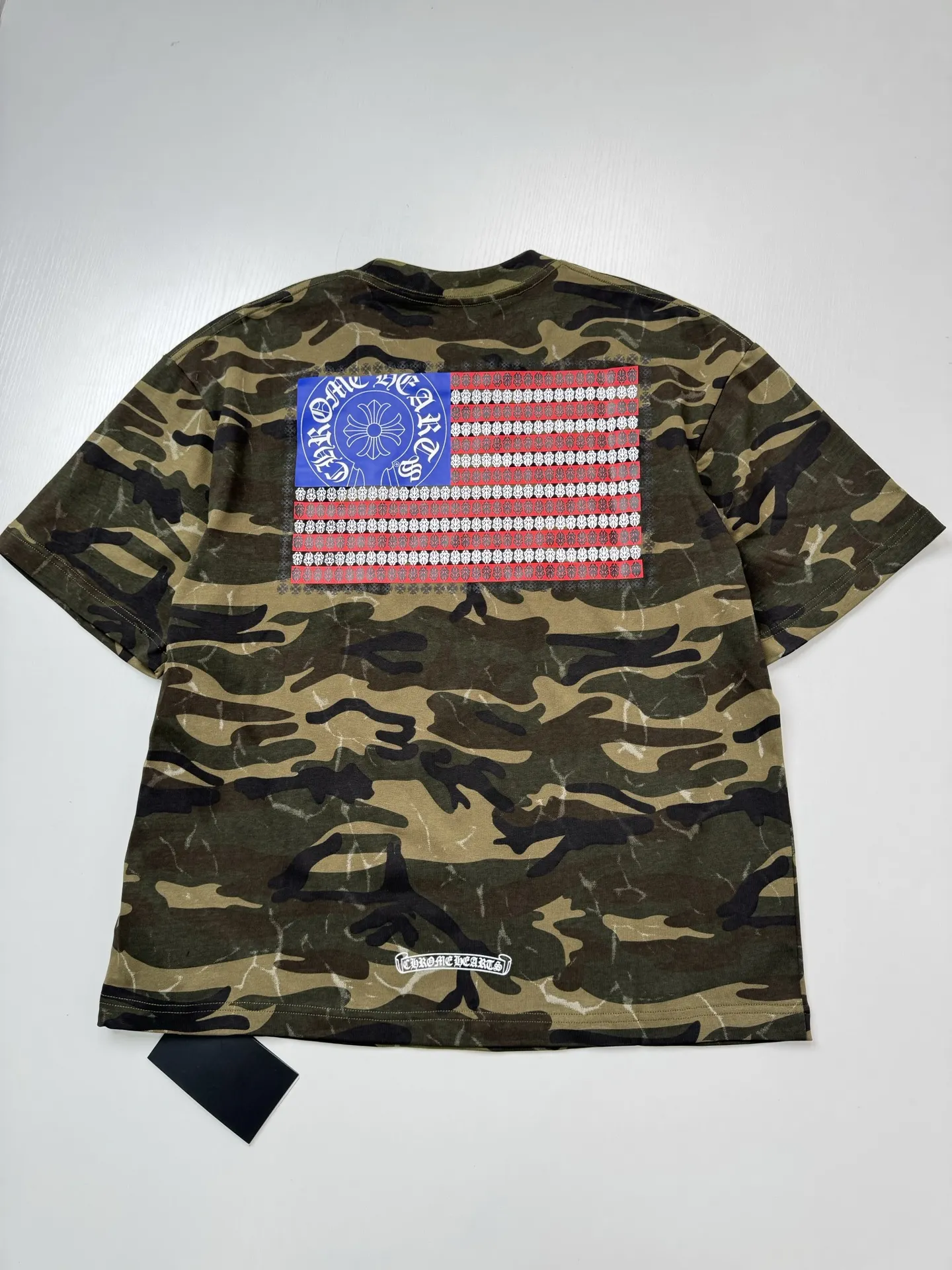 Camo Flag Horseshoe Pocket T-Shirt D20518668 — view 4