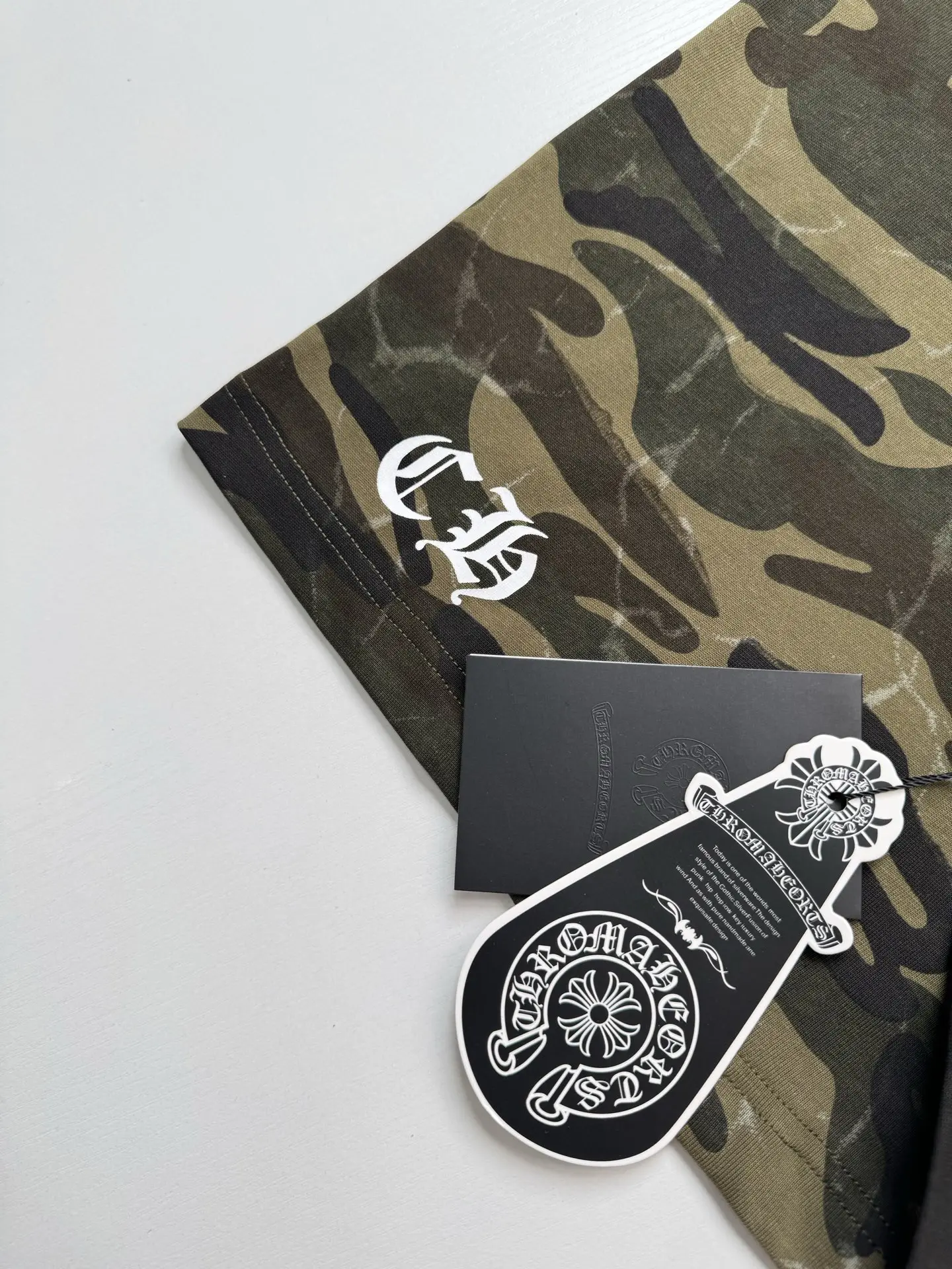 Camo Flag Horseshoe Pocket T-Shirt D20518668 — view 5