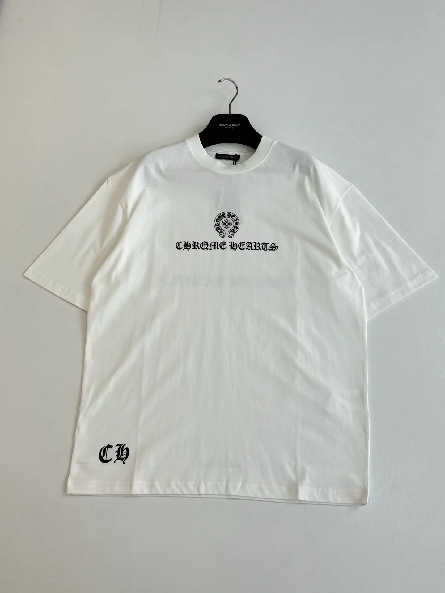 Horseshoe Logo Gothic Print T-Shirt D20518622 — view 3