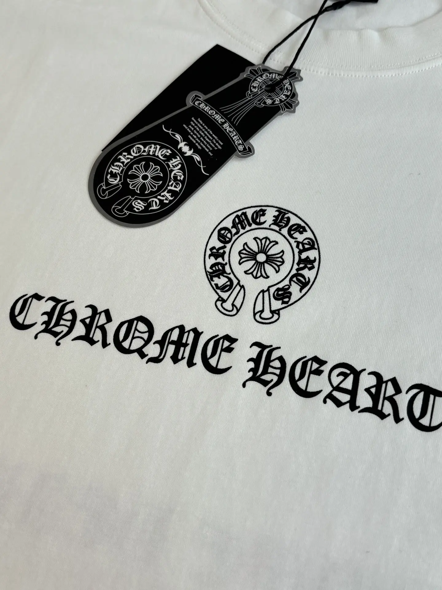 Horseshoe Logo Gothic Print T-Shirt D20518622 — view 6