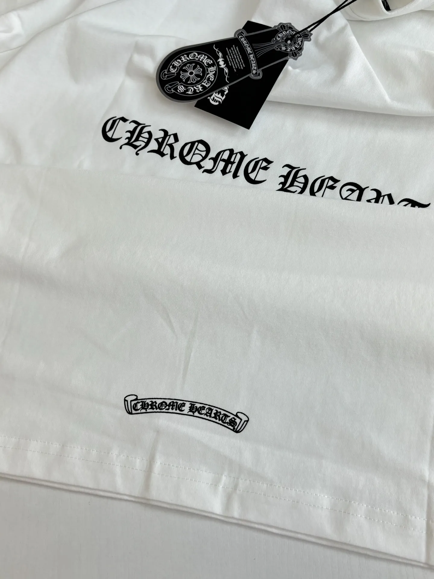 Horseshoe Logo Gothic Print T-Shirt D20518622 — view 10