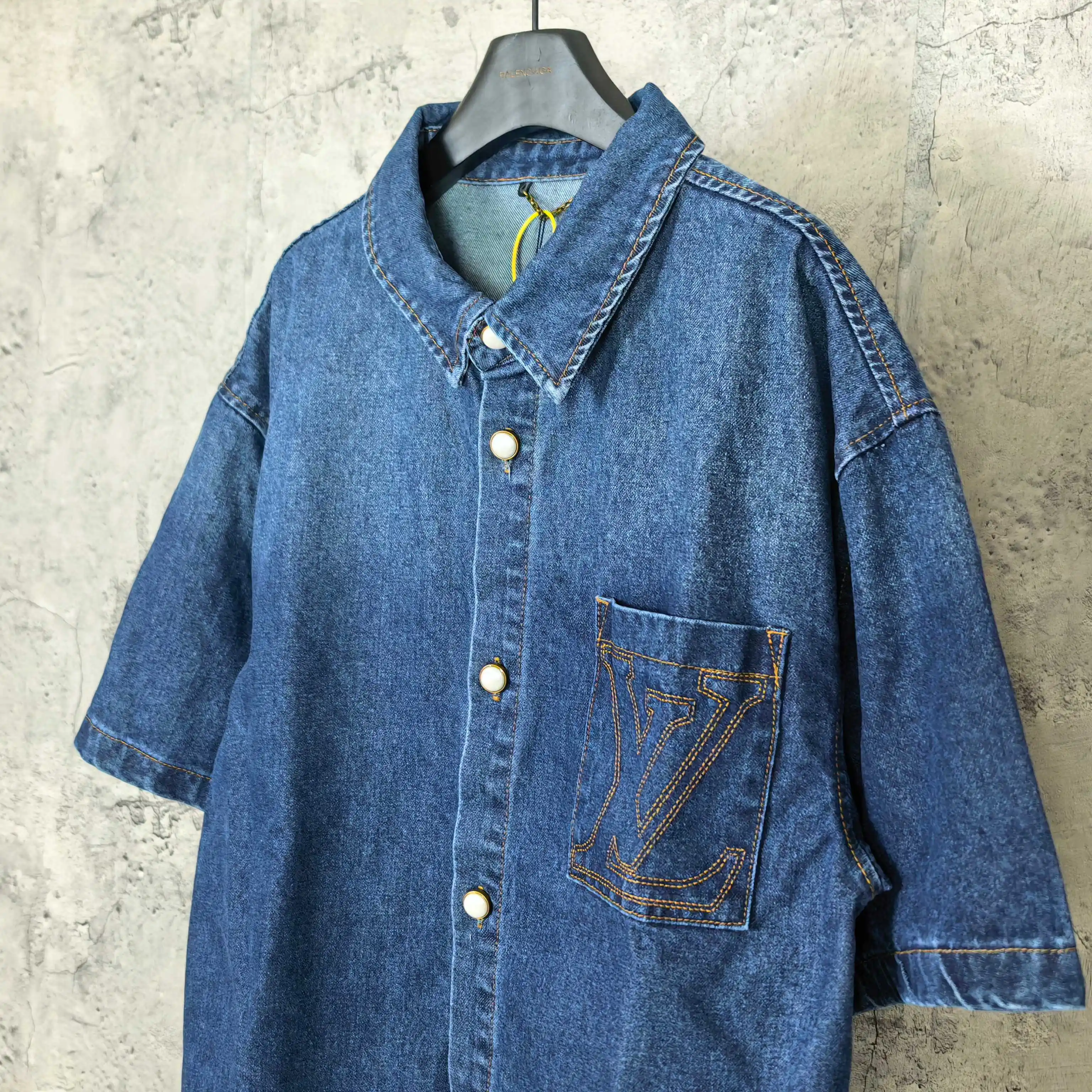 Logo-Embroidered Denim Short-Sleeve Shirt D20524506 — view 9