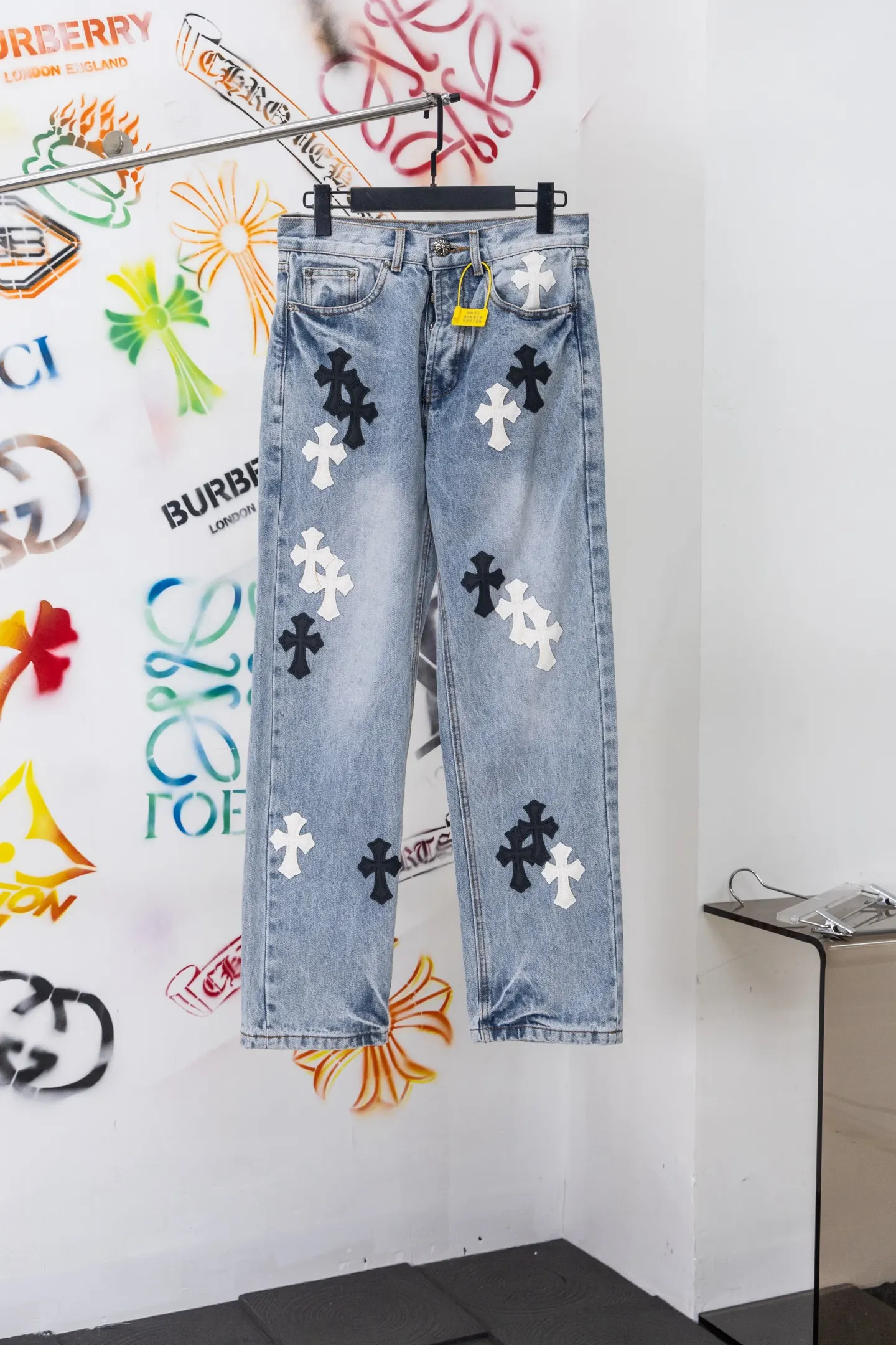 Cross Patch Straight-Leg Jeans D20519779