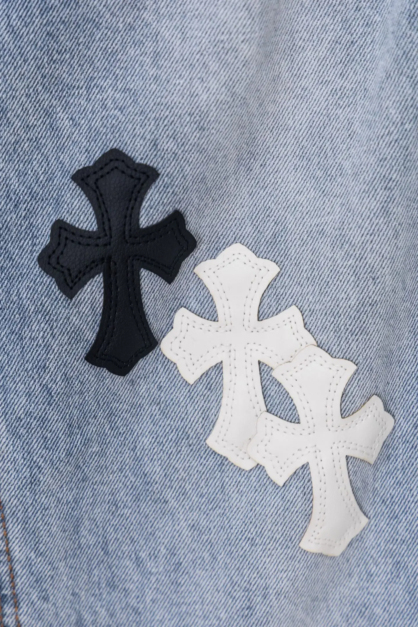 Cross Patch Straight-Leg Jeans D20519779 — view 7