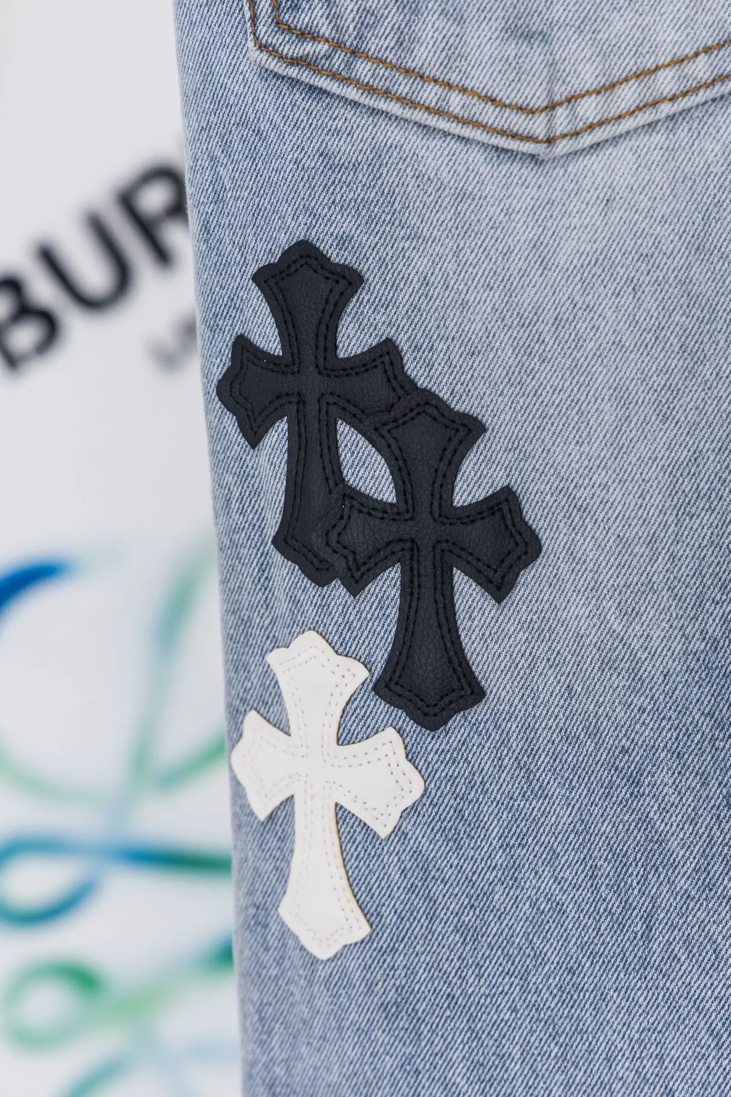 Cross Patch Straight-Leg Jeans D20519779 — view 13