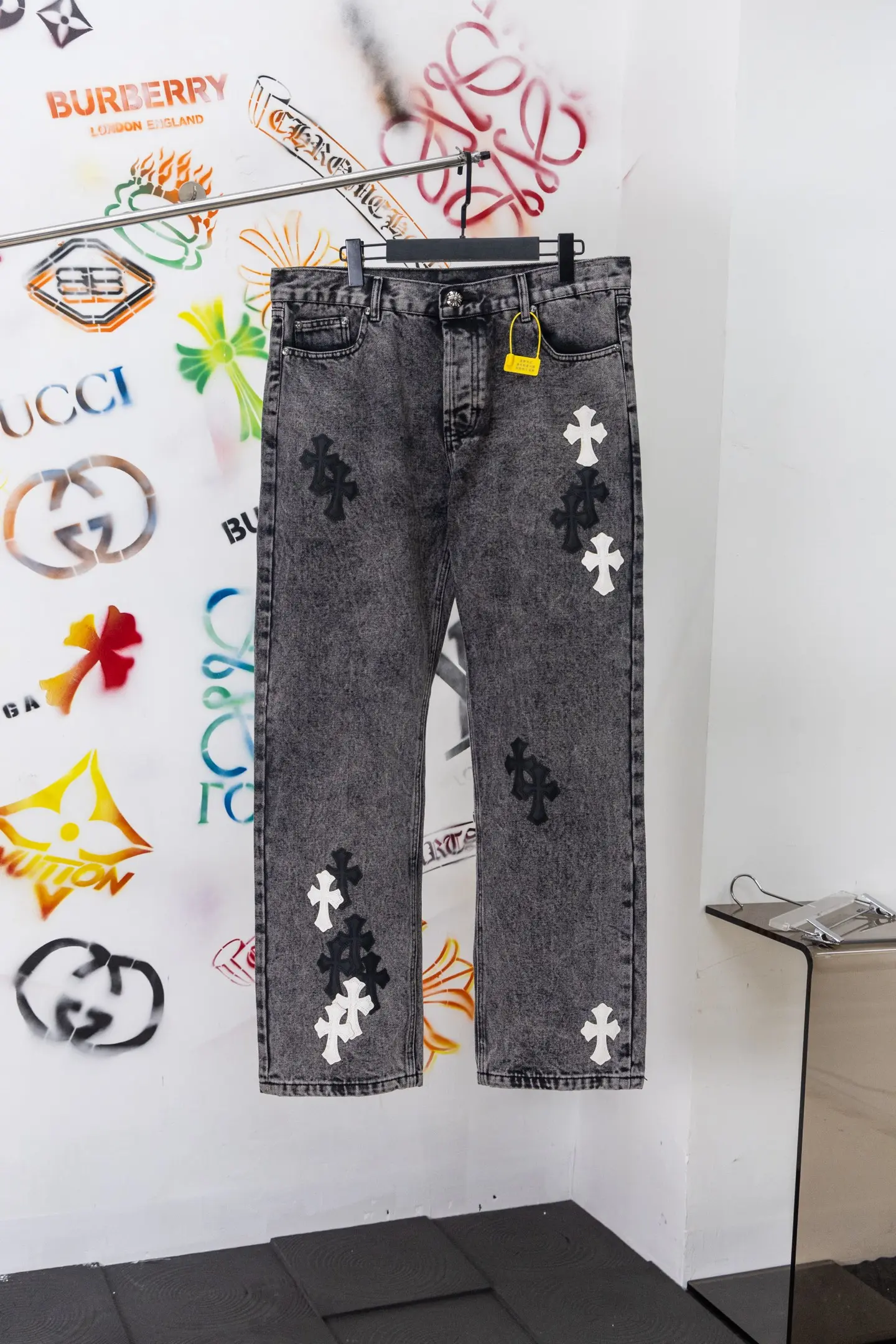 Cross Patch Straight-Leg Jeans D20519778