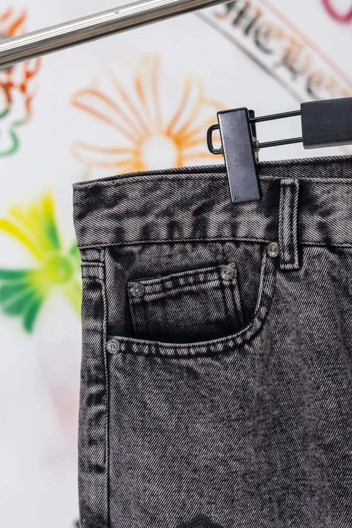 Cross Patch Straight-Leg Jeans D20519778 — view 5