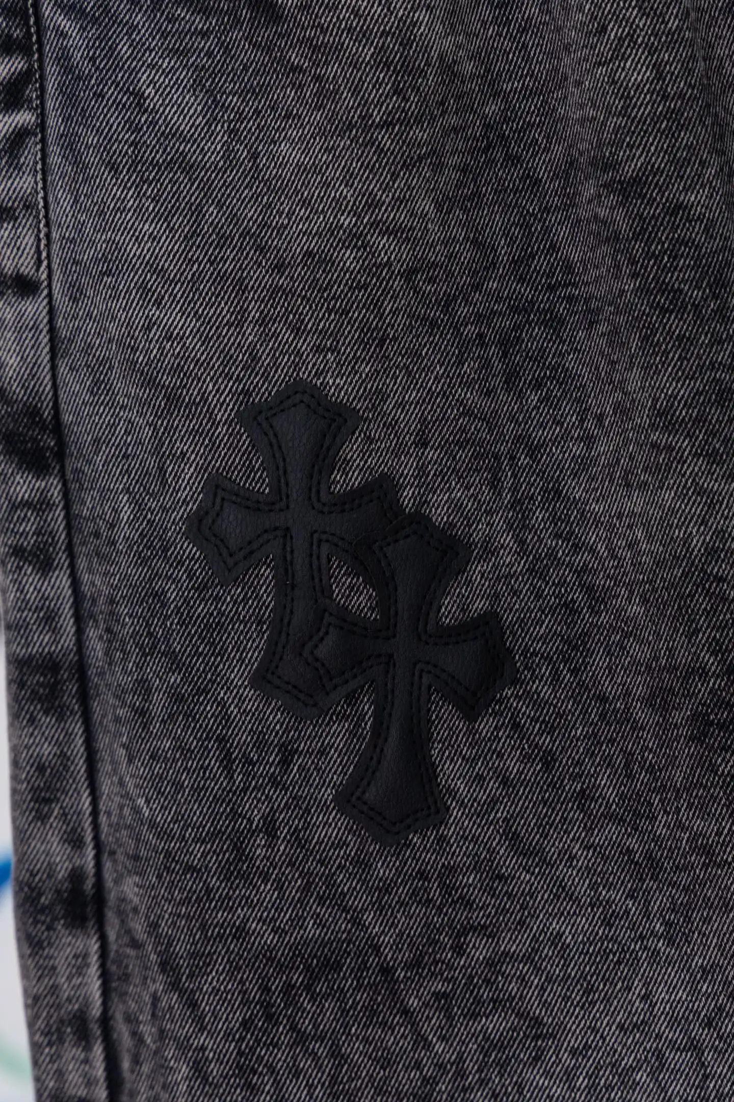 Cross Patch Straight-Leg Jeans D20519778 — view 6
