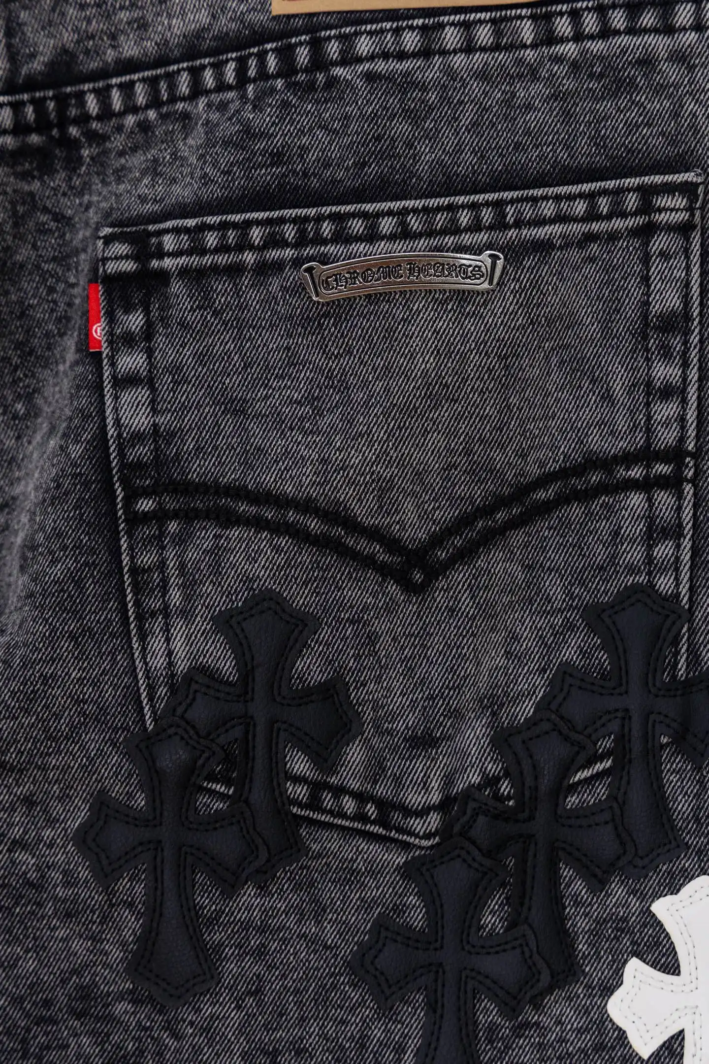 Cross Patch Straight-Leg Jeans D20519778 — view 11