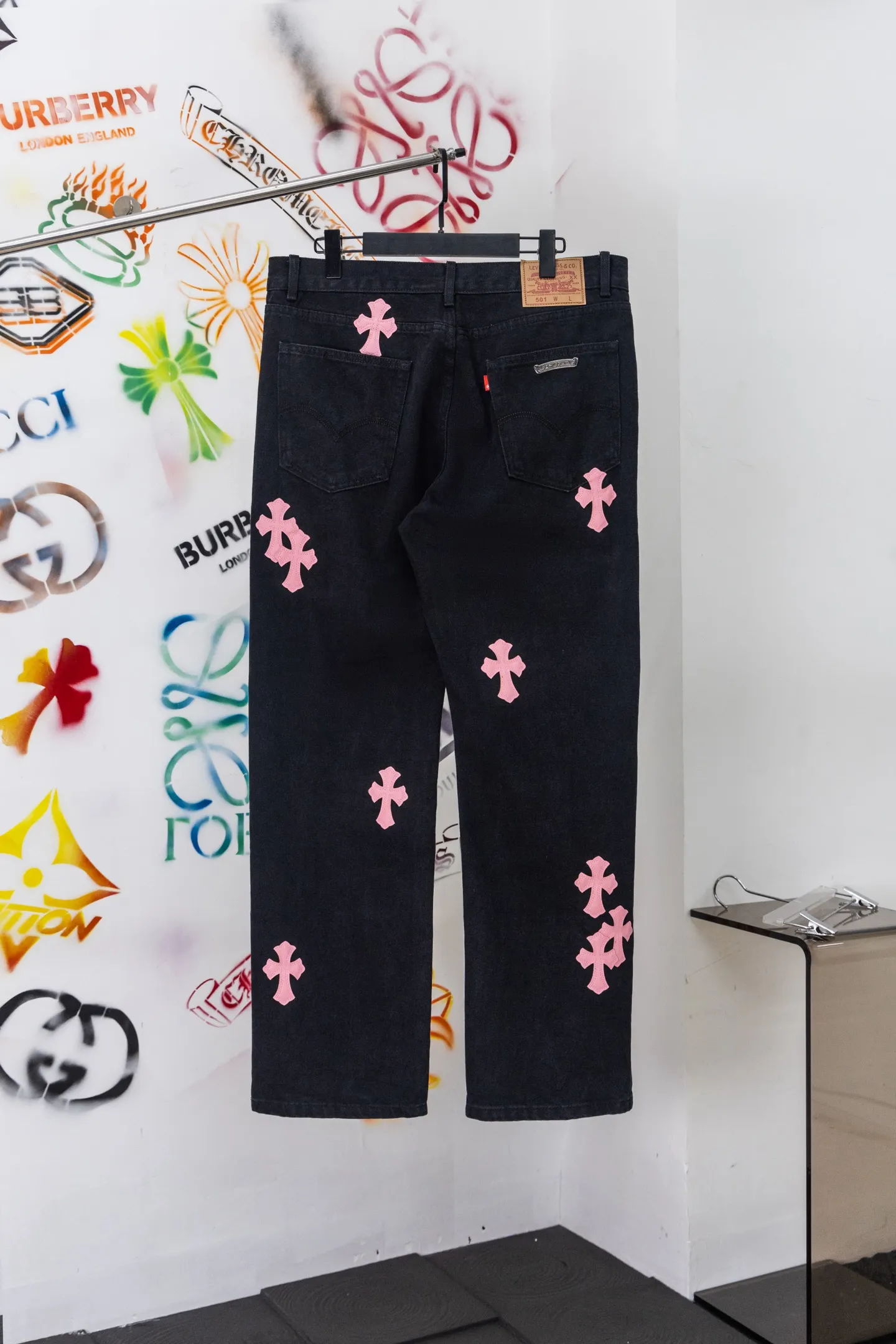 Cross Patch Straight-Leg Jeans D20519787 — view 2