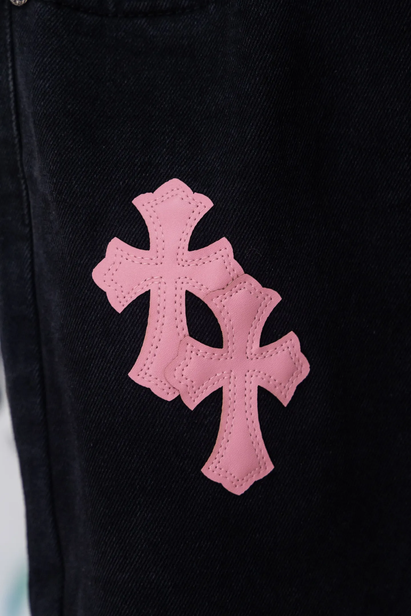 Cross Patch Straight-Leg Jeans D20519787 — view 6