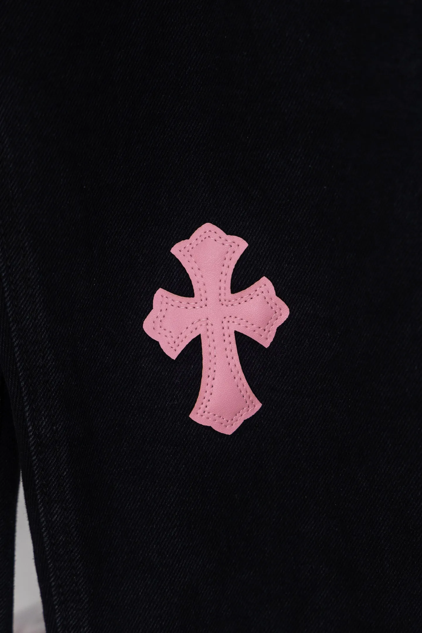 Cross Patch Straight-Leg Jeans D20519787 — view 7