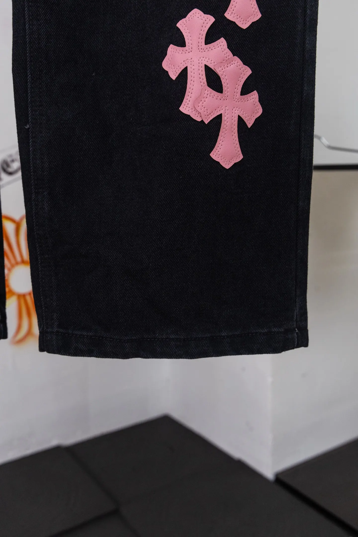 Cross Patch Straight-Leg Jeans D20519787 — view 8