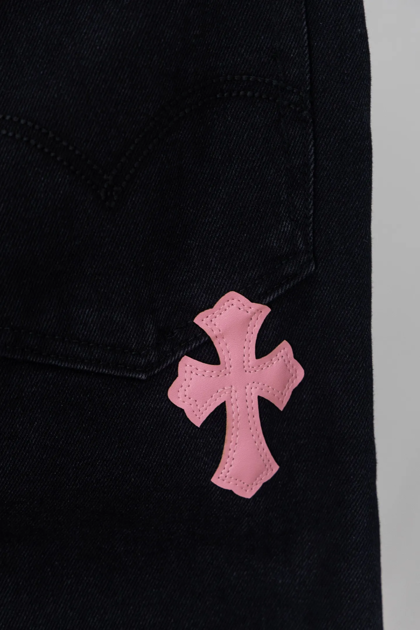 Cross Patch Straight-Leg Jeans D20519787 — view 14
