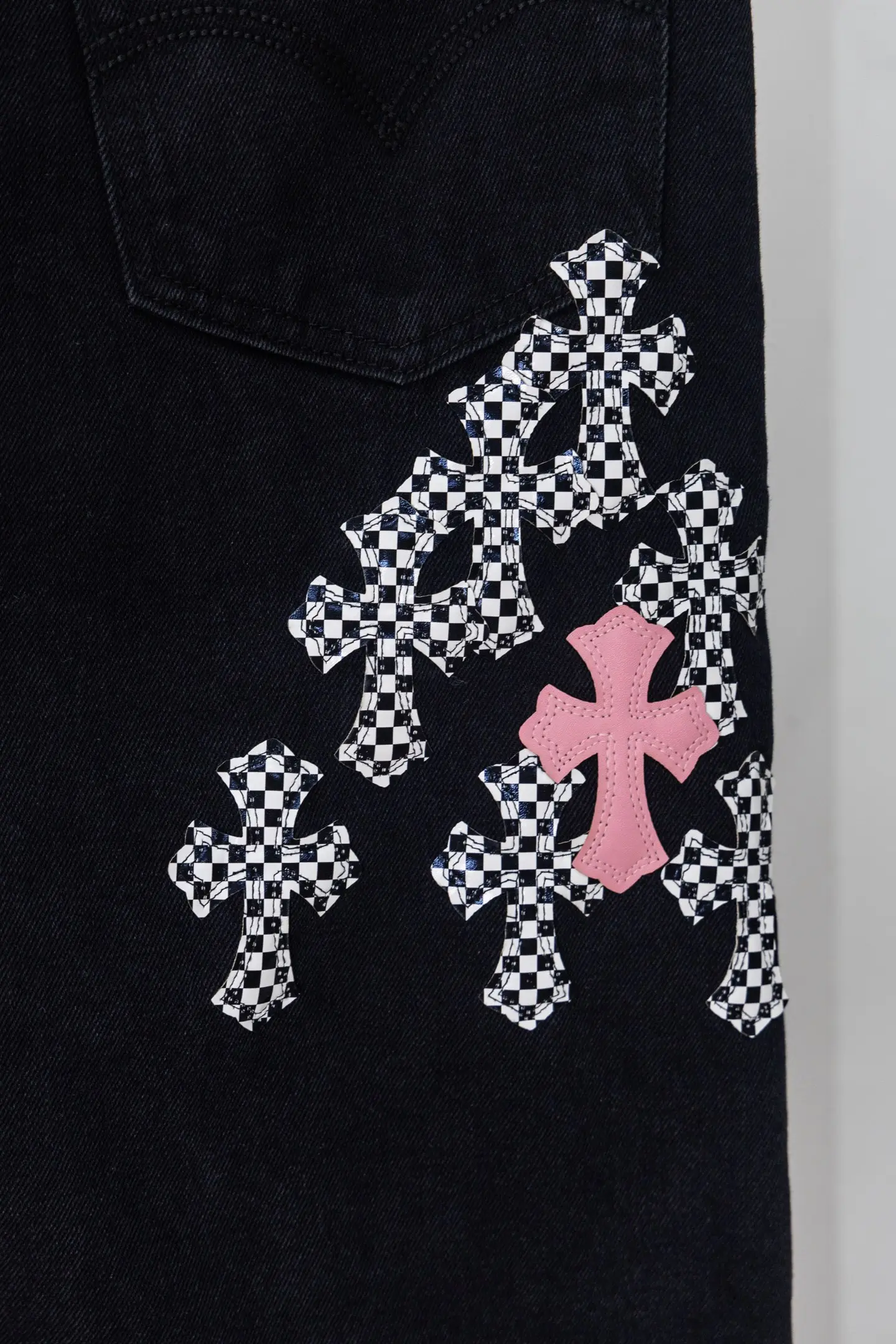 Cross Patch Straight-Leg Jeans D20519792 — view 13