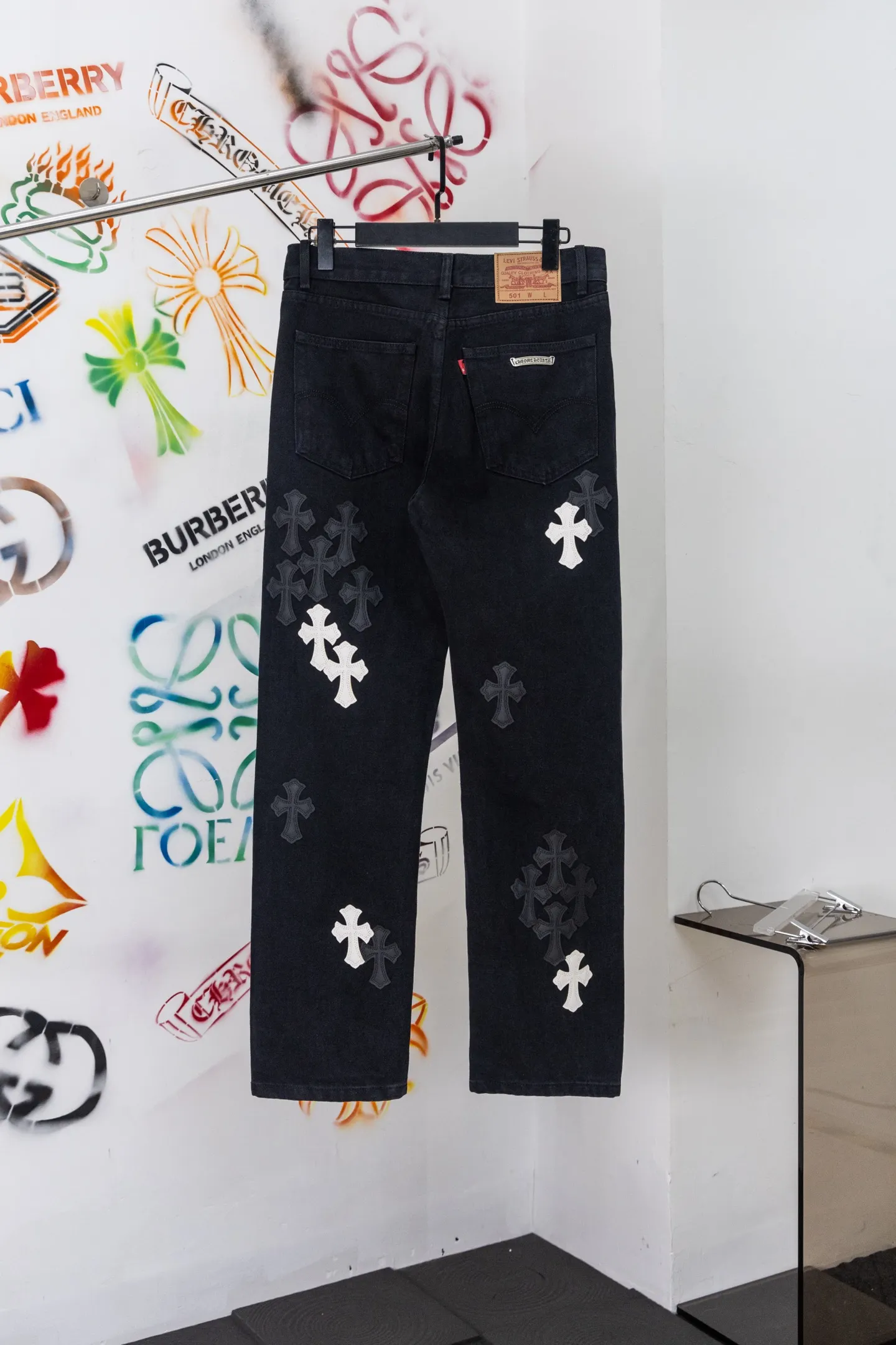 Cross Patch Straight-Leg Jeans D20519790 — view 2