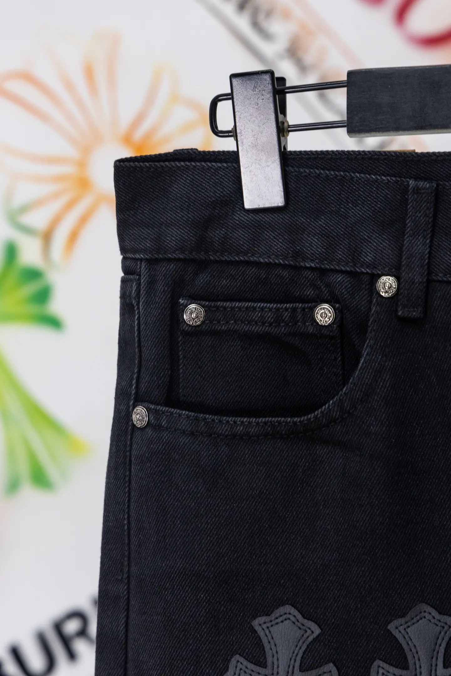 Cross Patch Straight-Leg Jeans D20519790 — view 5