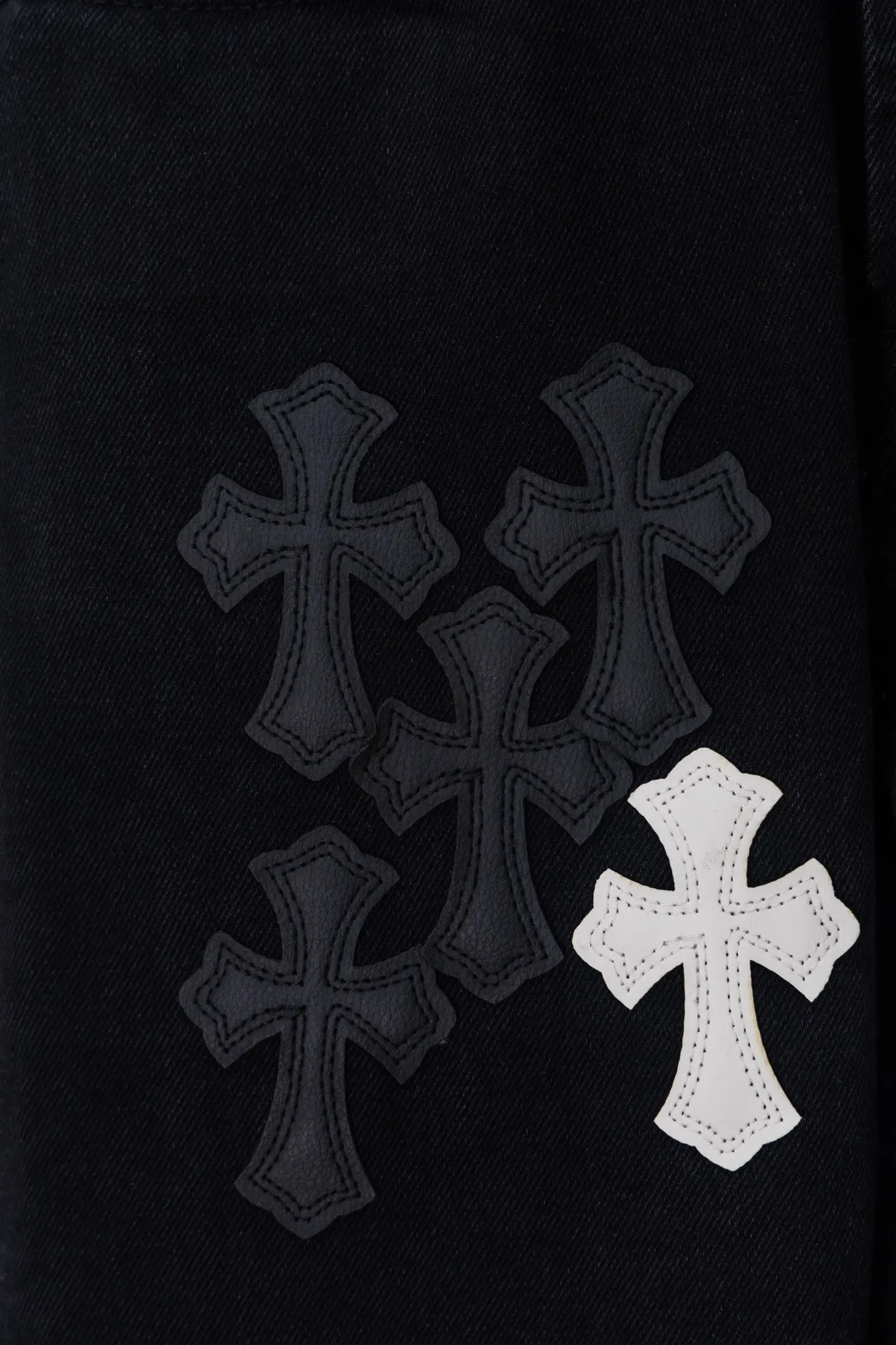 Cross Patch Straight-Leg Jeans D20519790 — view 6