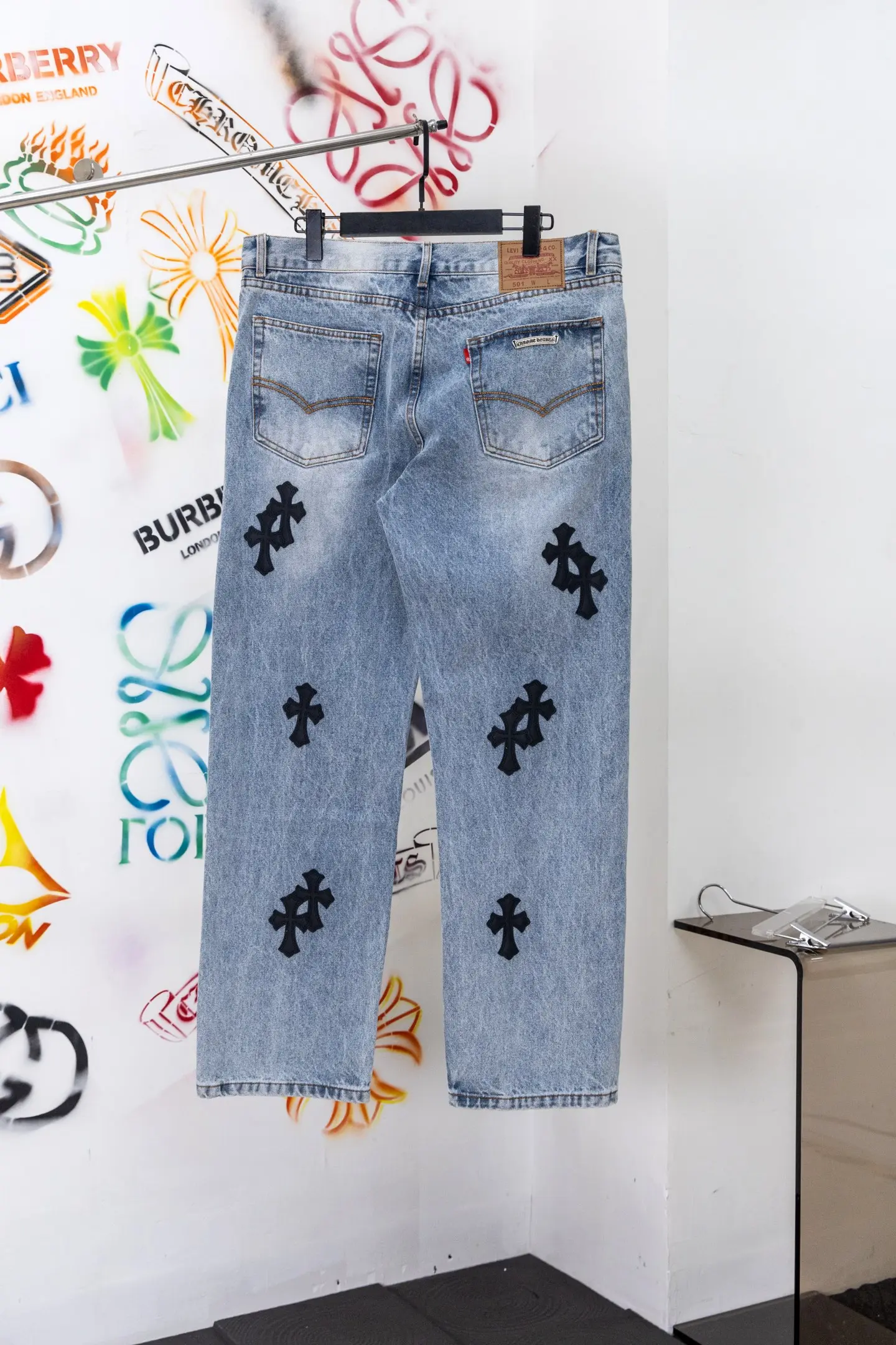 Cross Patch Straight-Leg Jeans D20519782 — view 2