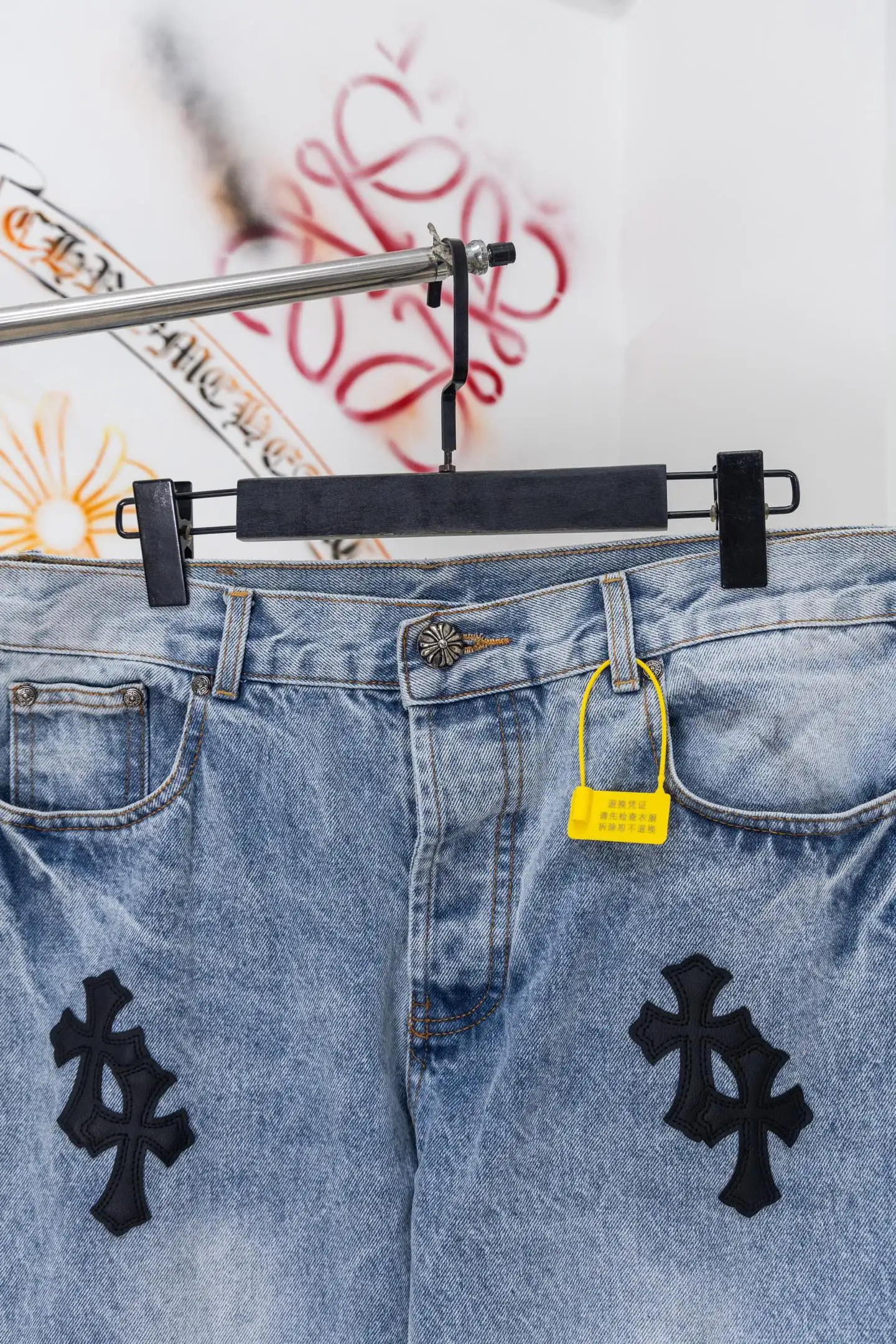 Cross Patch Straight-Leg Jeans D20519782 — view 3