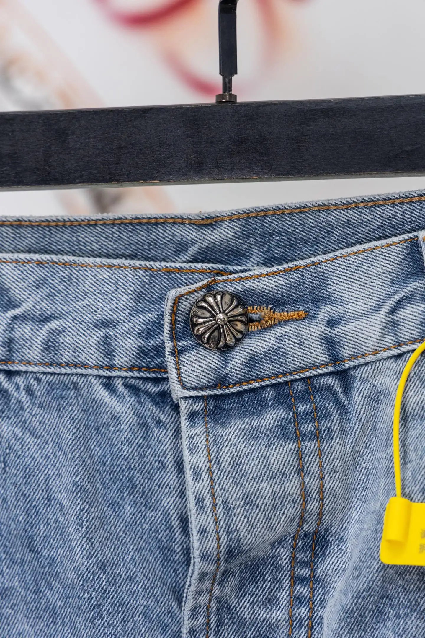 Cross Patch Straight-Leg Jeans D20519782 — view 4