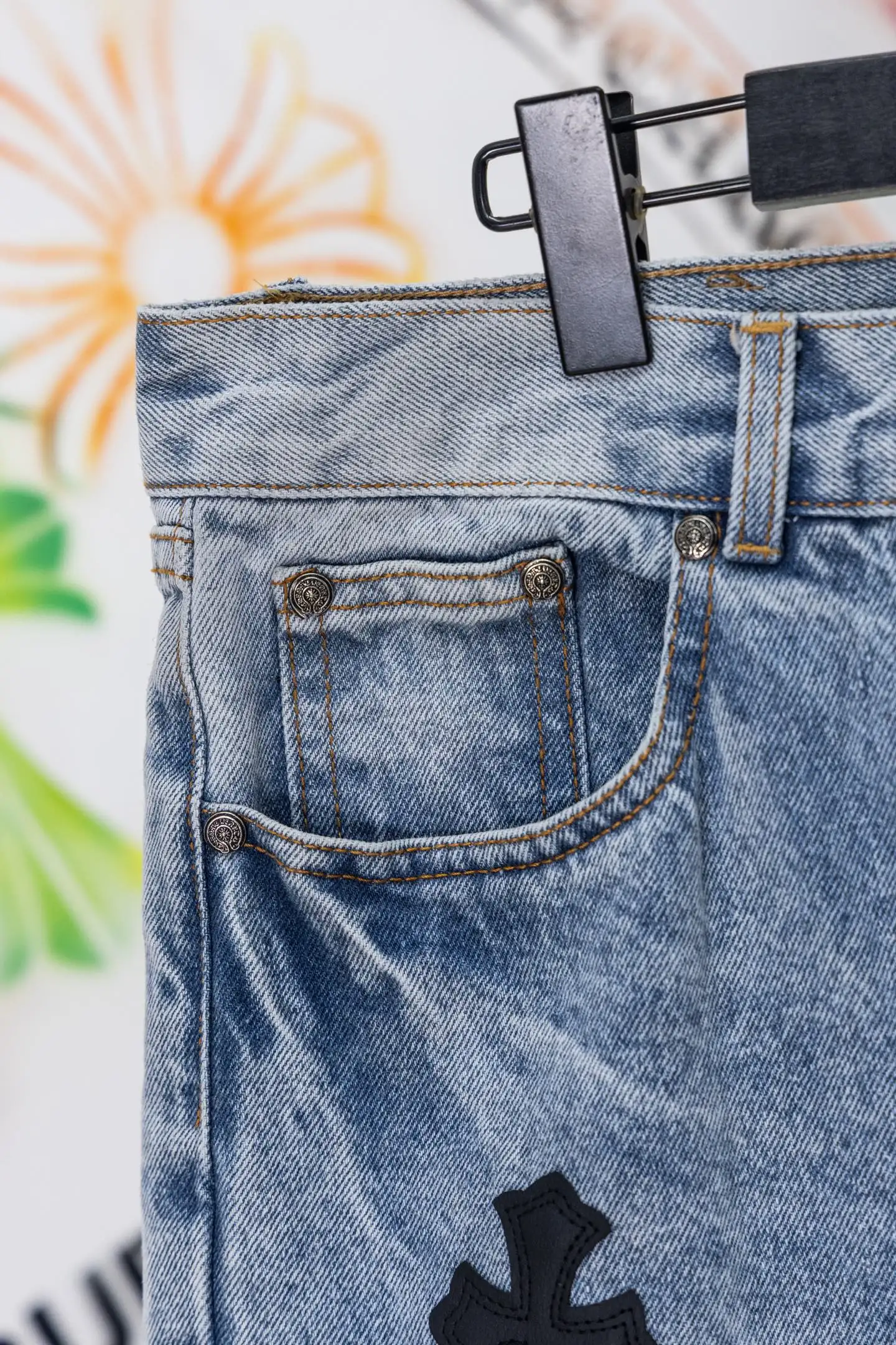 Cross Patch Straight-Leg Jeans D20519782 — view 5