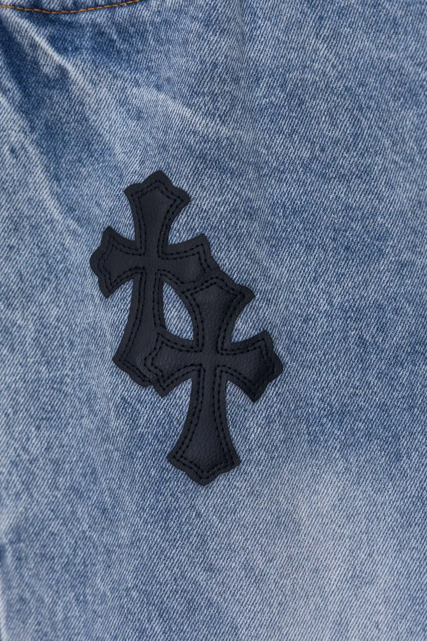 Cross Patch Straight-Leg Jeans D20519782 — view 6