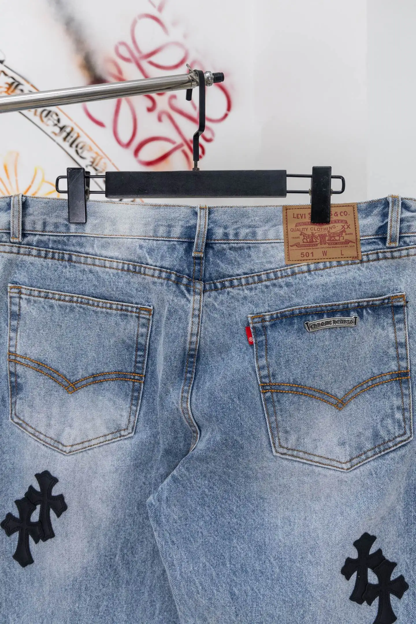 Cross Patch Straight-Leg Jeans D20519782 — view 9