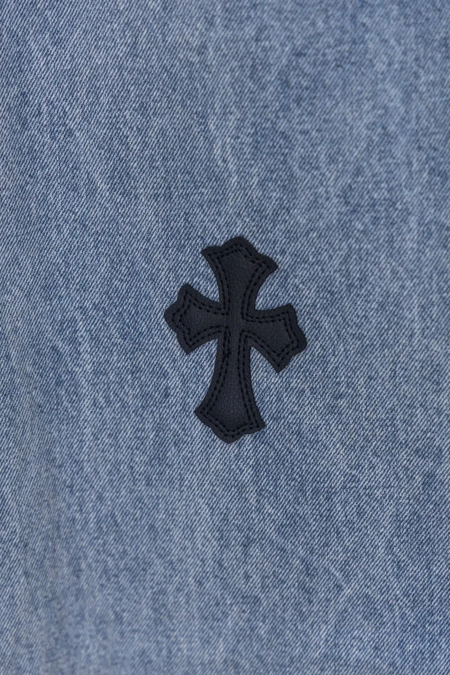 Cross Patch Straight-Leg Jeans D20519782 — view 14