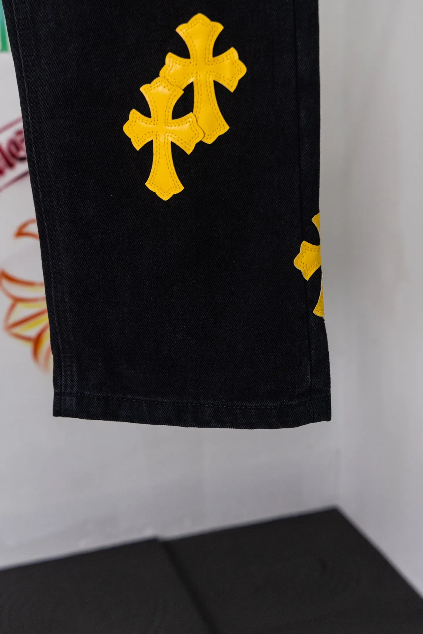 Cross Patch Straight-Leg Jeans D20519789 — view 7