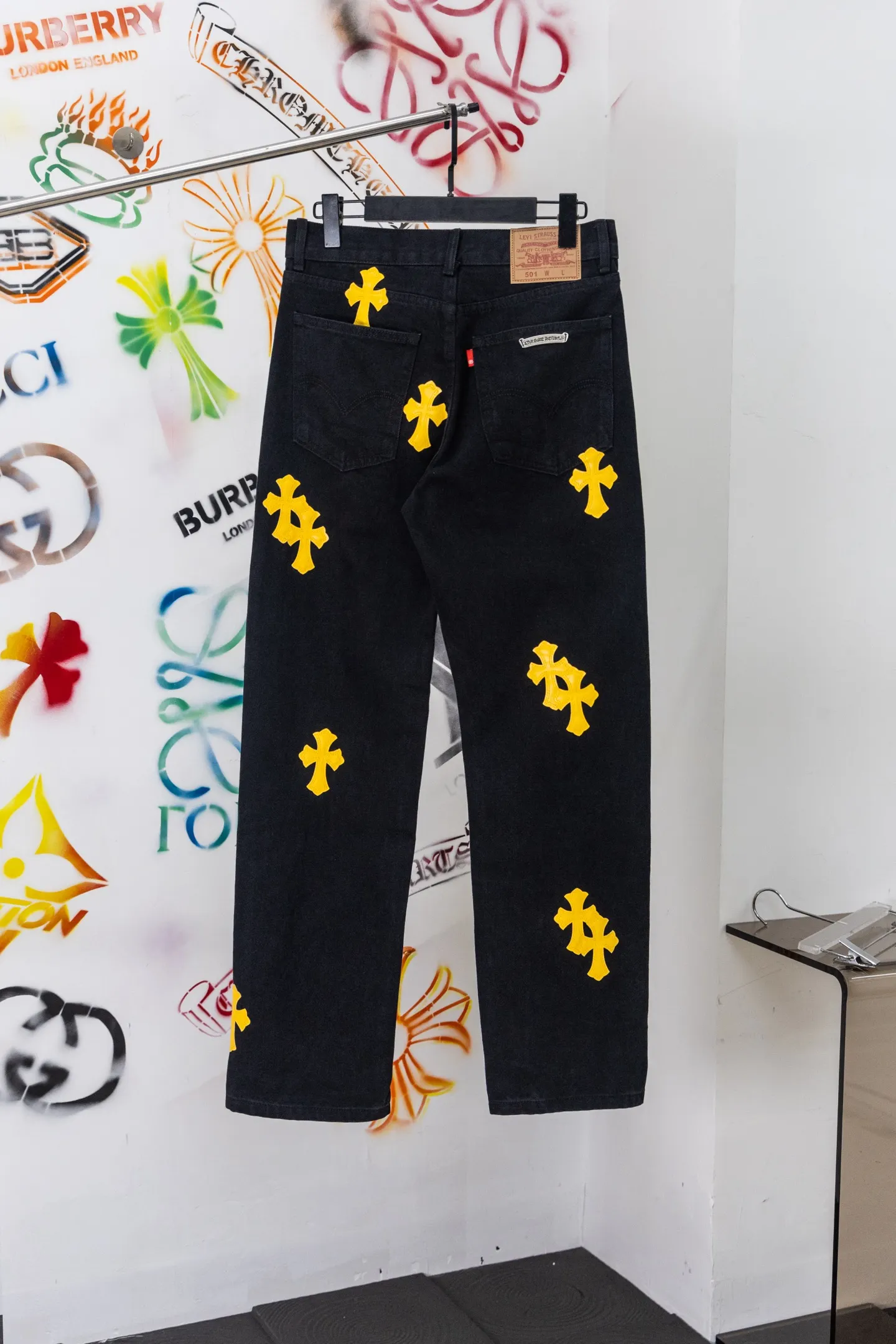 Cross Patch Straight-Leg Jeans D20519789 — view 8