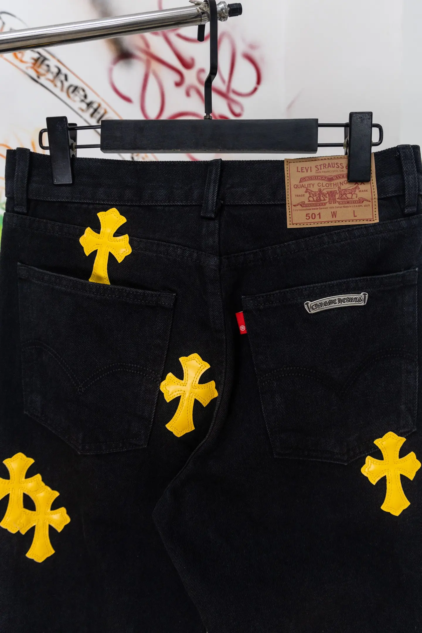 Cross Patch Straight-Leg Jeans D20519789 — view 9