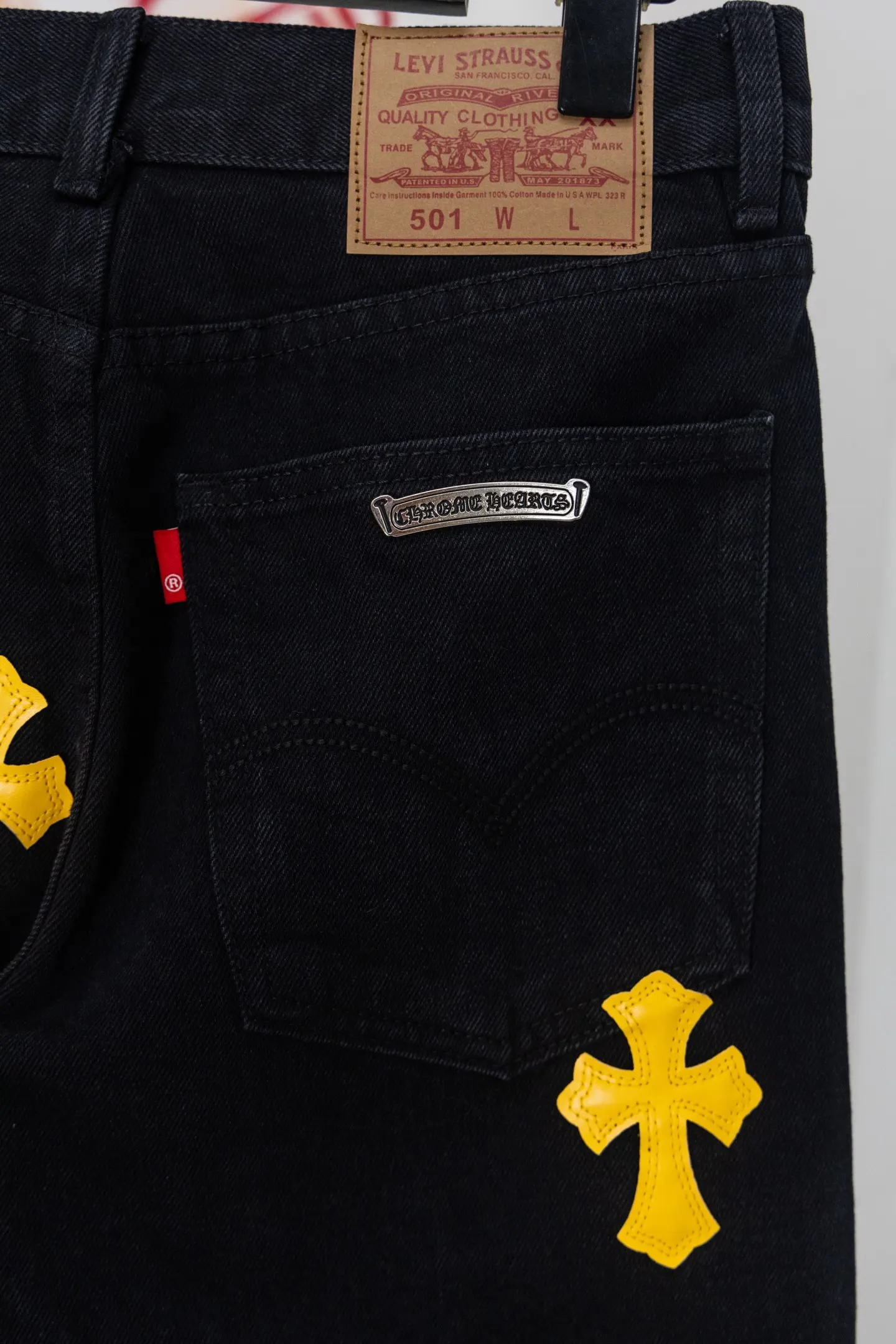 Cross Patch Straight-Leg Jeans D20519789 — view 11