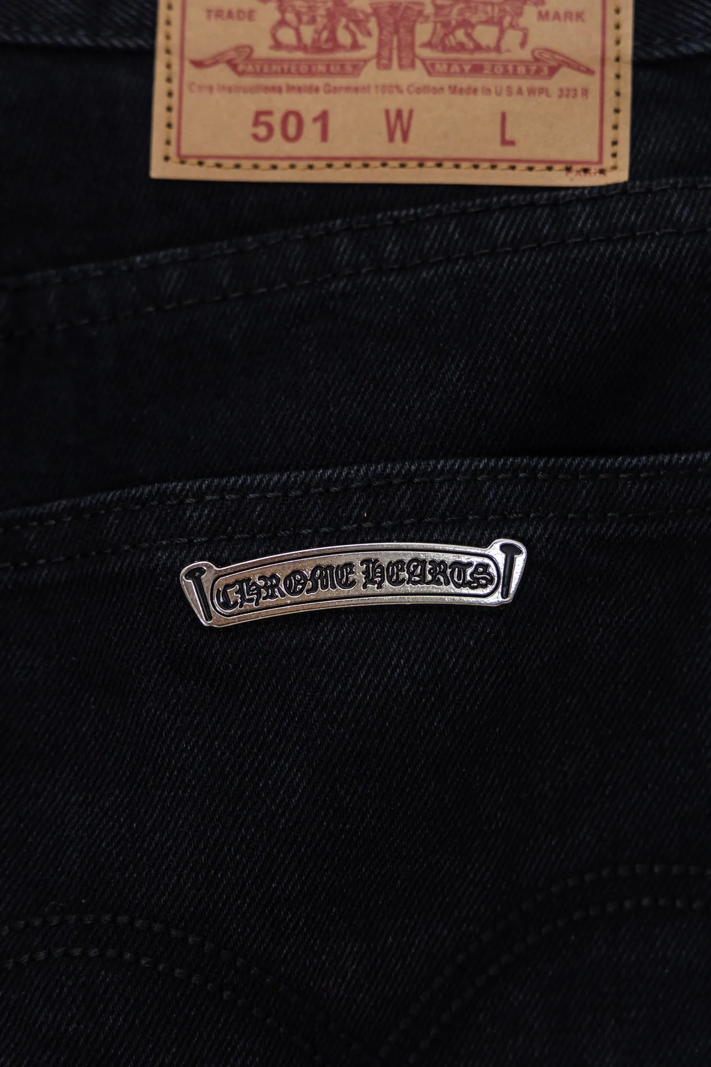 Cross Patch Straight-Leg Jeans D20519789 — view 12