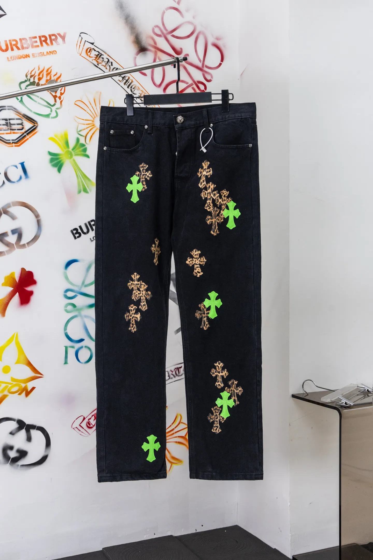 Cross Patch Straight-Leg Jeans D20519791
