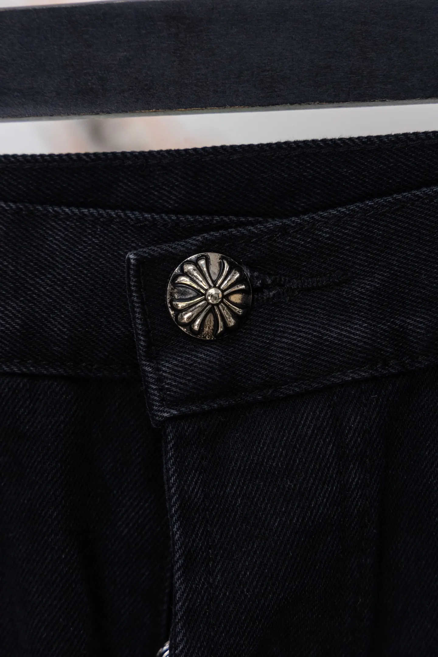 Cross Patch Straight-Leg Jeans D20519791 — view 4