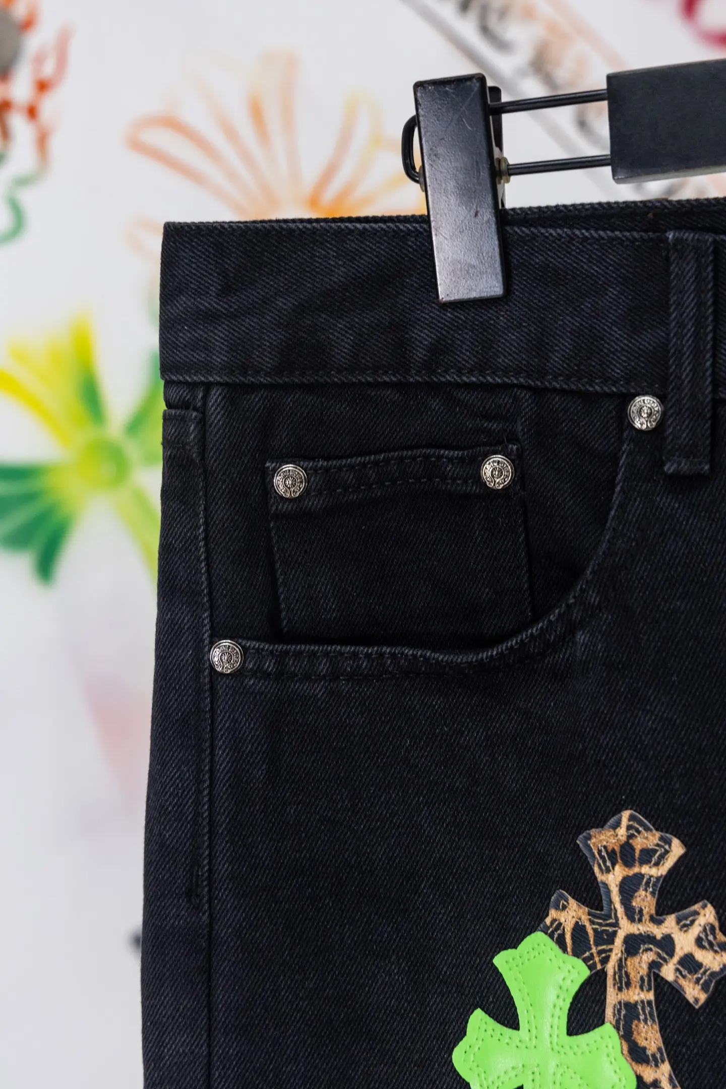 Cross Patch Straight-Leg Jeans D20519791 — view 5