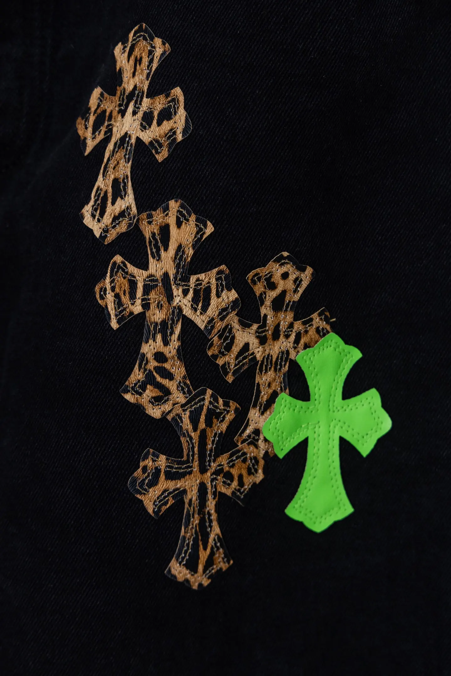 Cross Patch Straight-Leg Jeans D20519791 — view 7