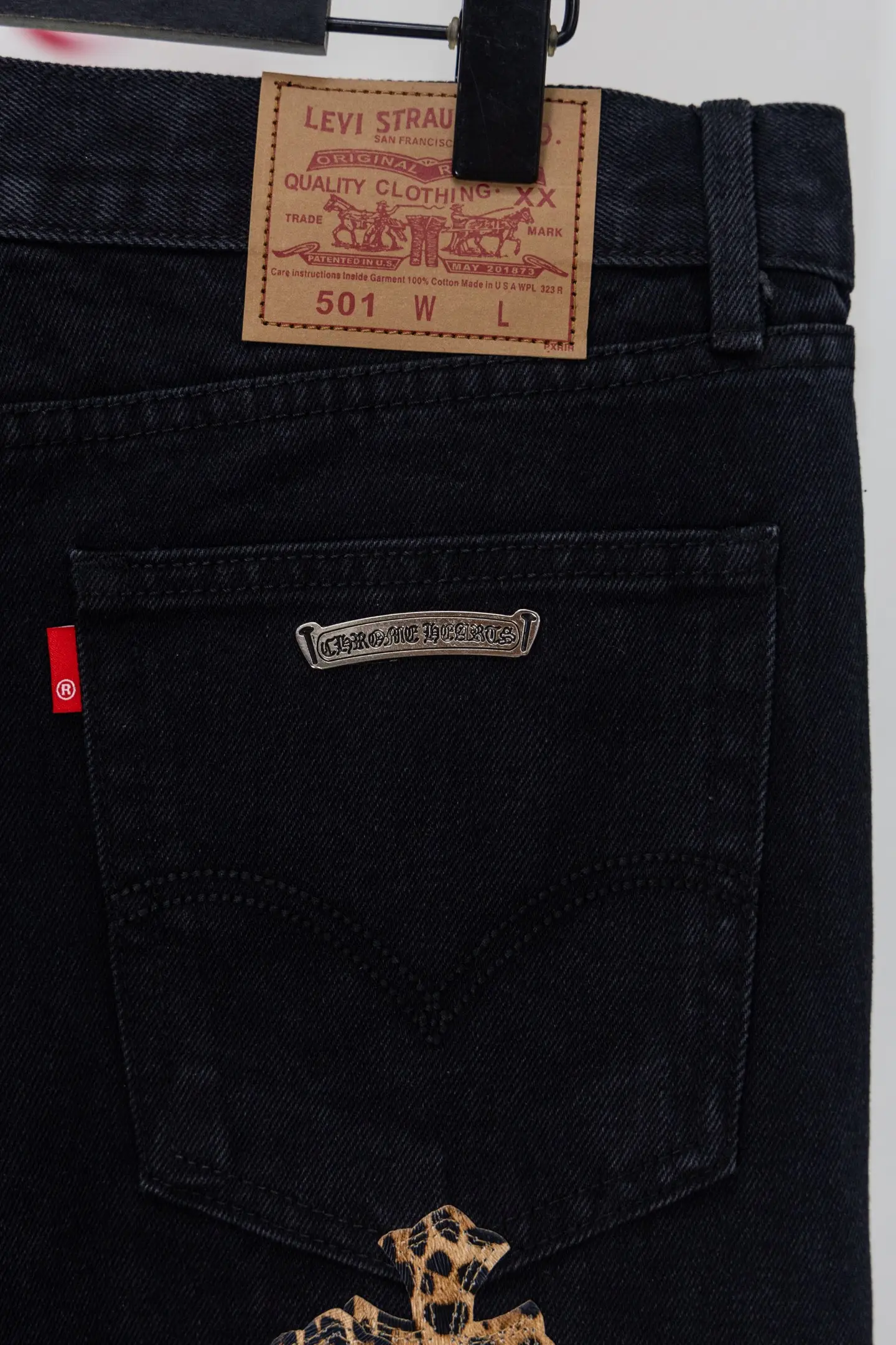 Cross Patch Straight-Leg Jeans D20519791 — view 11