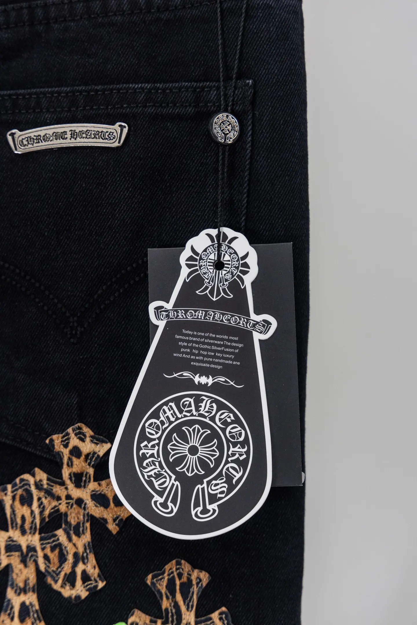 Cross Patch Straight-Leg Jeans D20519791 — view 15