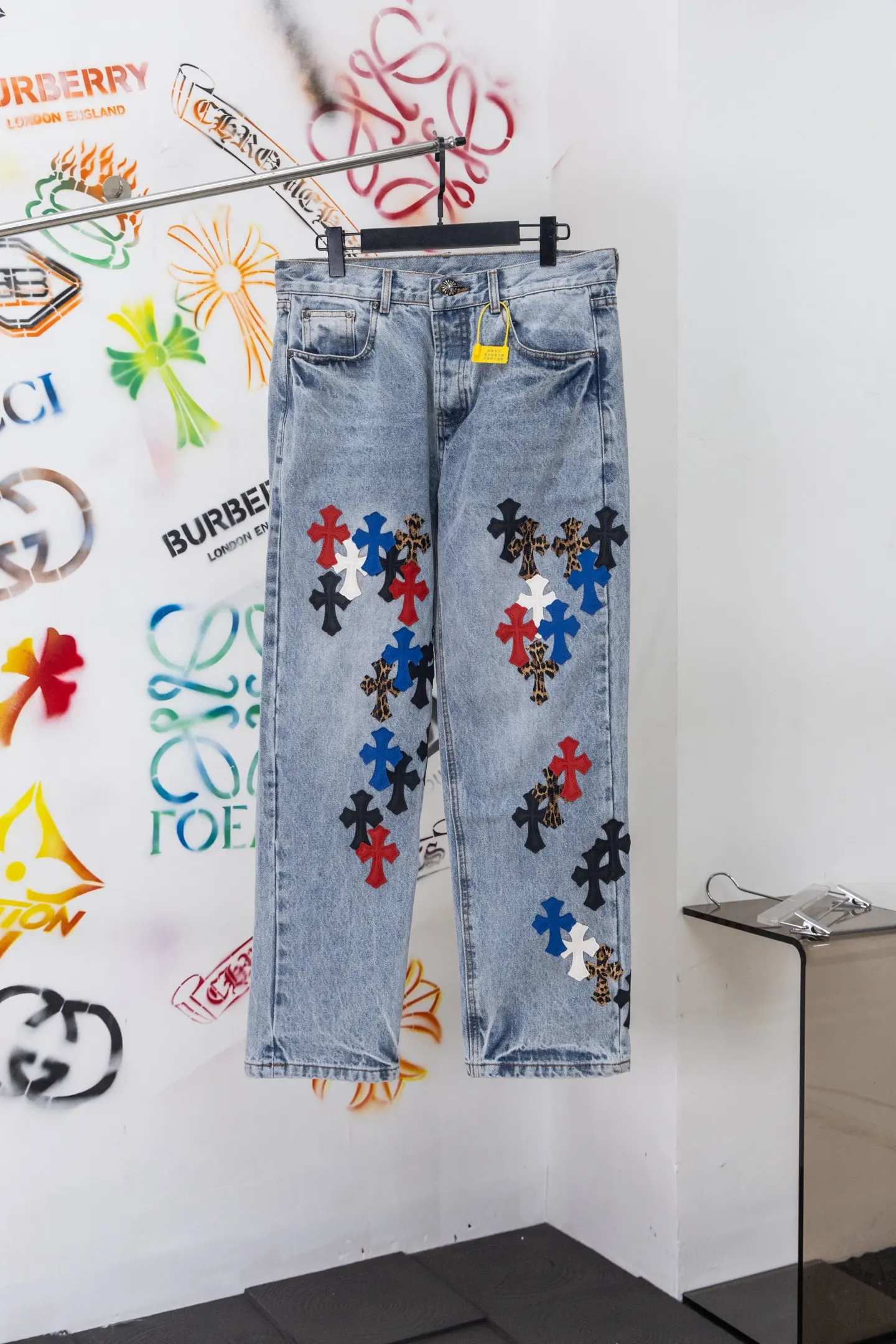 Cross Patch Straight-Leg Jeans D20519783