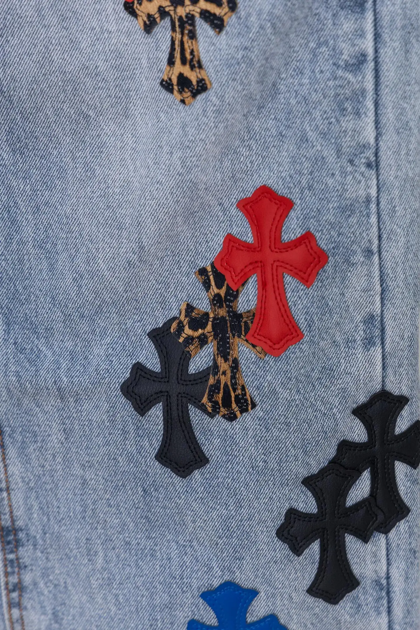 Cross Patch Straight-Leg Jeans D20519783 — view 7
